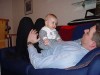 01-01-Alyssa auf Papas Bauch sitzend1.jpg